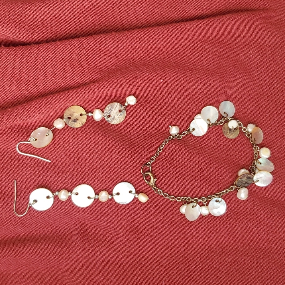 Bracelet and earrings set - shell / faux pearl